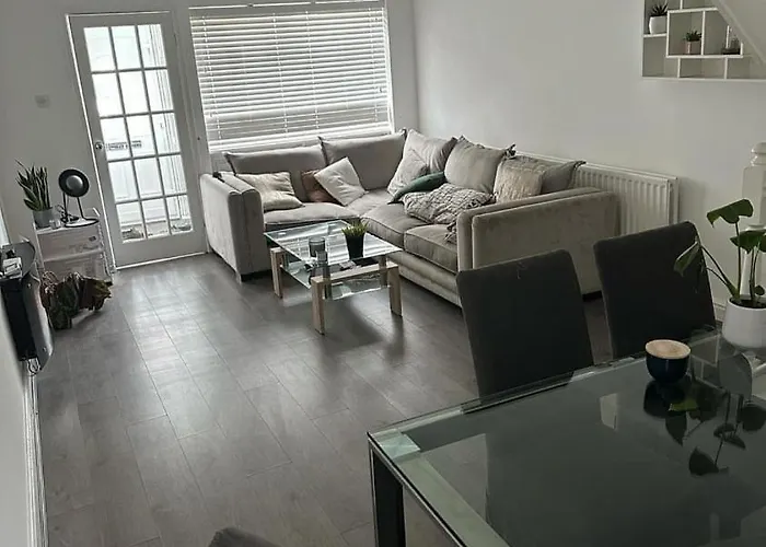 Yourlinkshouse Close To Etihad & Coop Live Arena - Sleeps 4