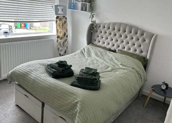 Yourlinkshouse Close To Etihad & Coop Live Arena - Sleeps 4