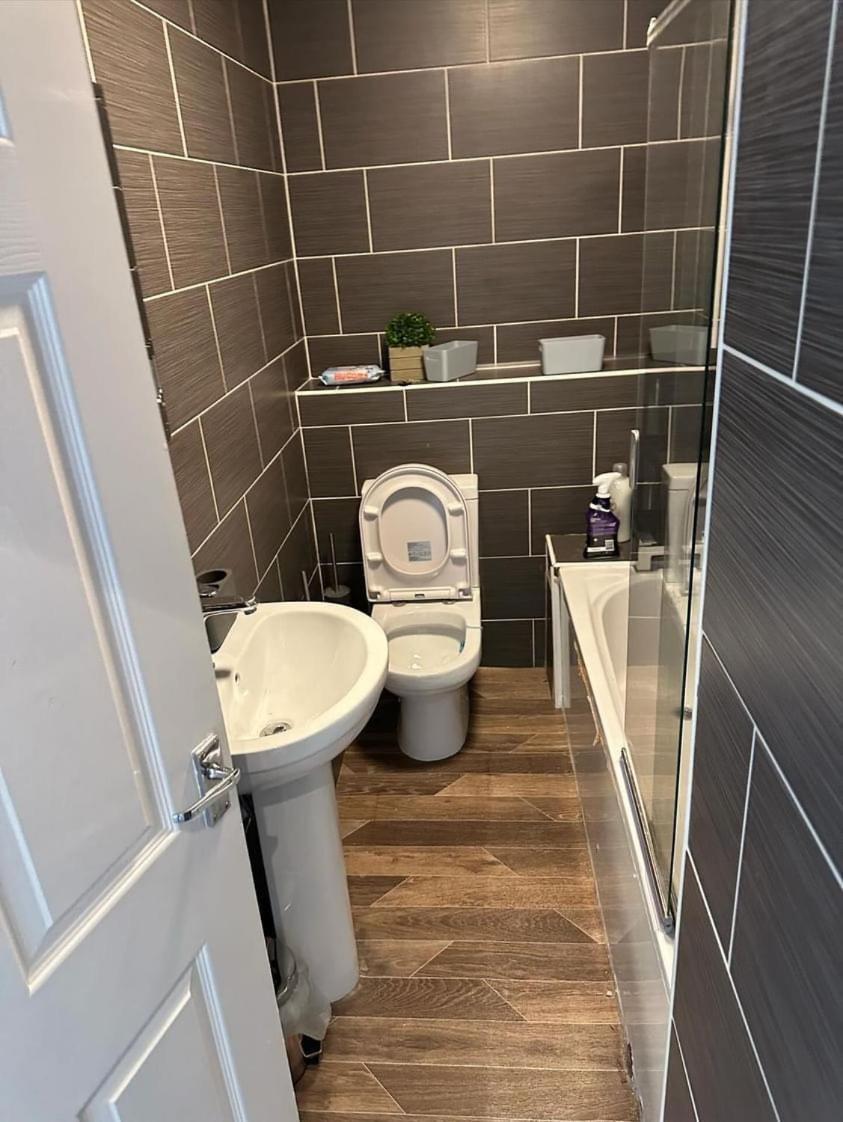 Yourlinkshouse Close To Etihad & Coop Live Arena - Sleeps 4 Manchester