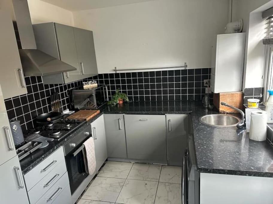 Holiday home Yourlinkshouse Close To Etihad & Coop Live Arena - Sleeps 4 Manchester