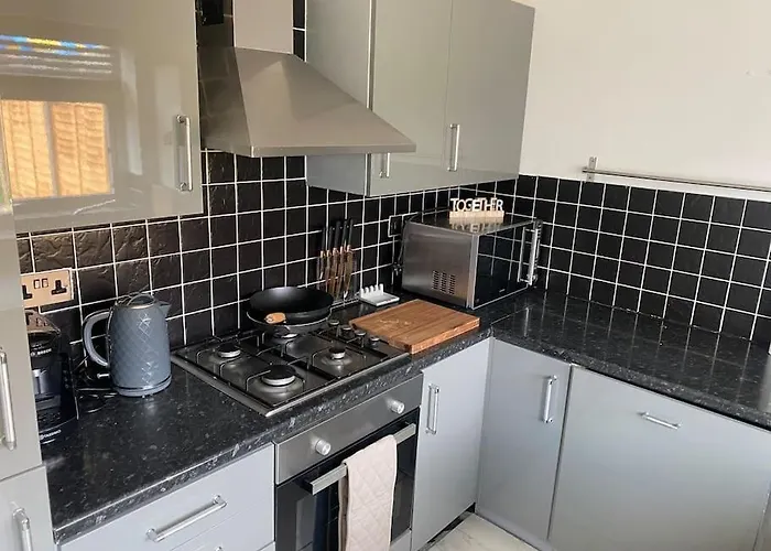 Yourlinkshouse Close To Etihad & Coop Live Arena - Sleeps 4