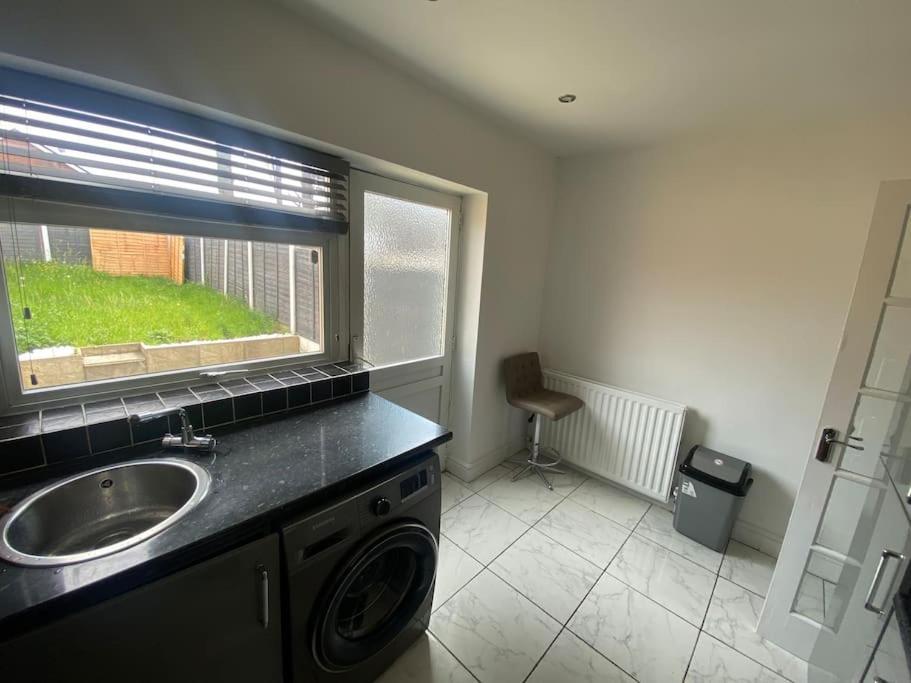 Yourlinkshouse Close To Etihad & Coop Live Arena - Sleeps 4 Casa vacanze